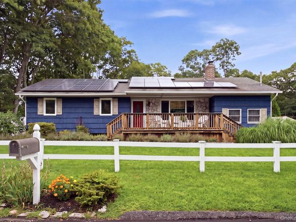 7 Tupelo Street , Manorville, NY 11949