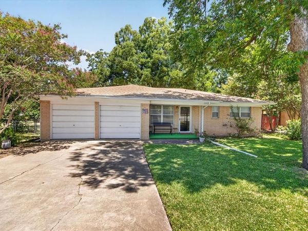 307 Estates Drive , Woodway, TX 76712