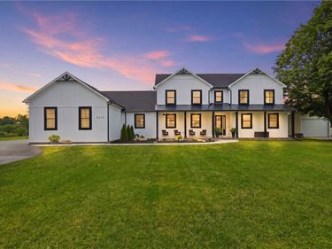 8658 E Main Road, Le Roy, NY 14482
