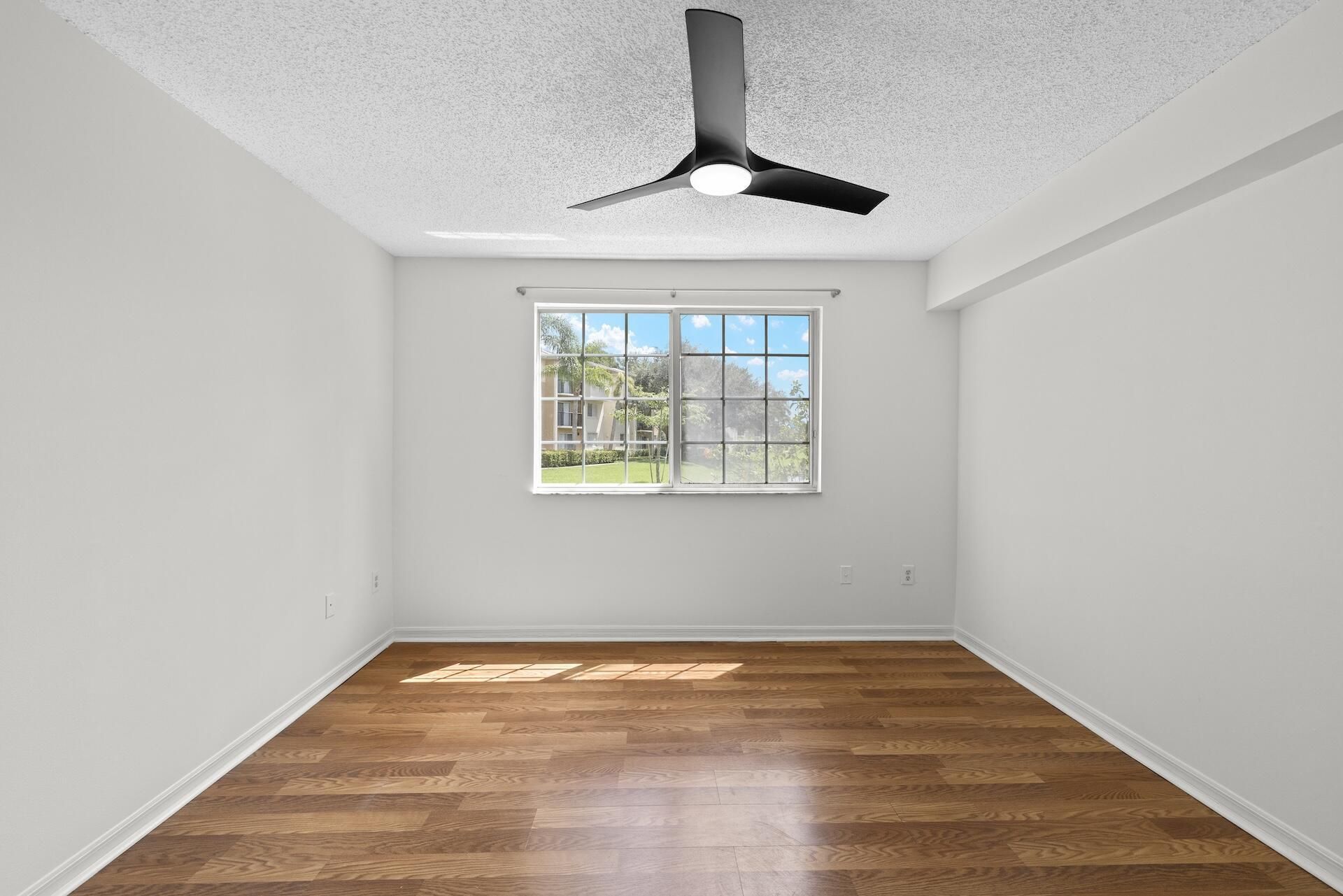 300 Crestwood Court N, Unit 302, Royal Palm Beach, FL 33411 Photo