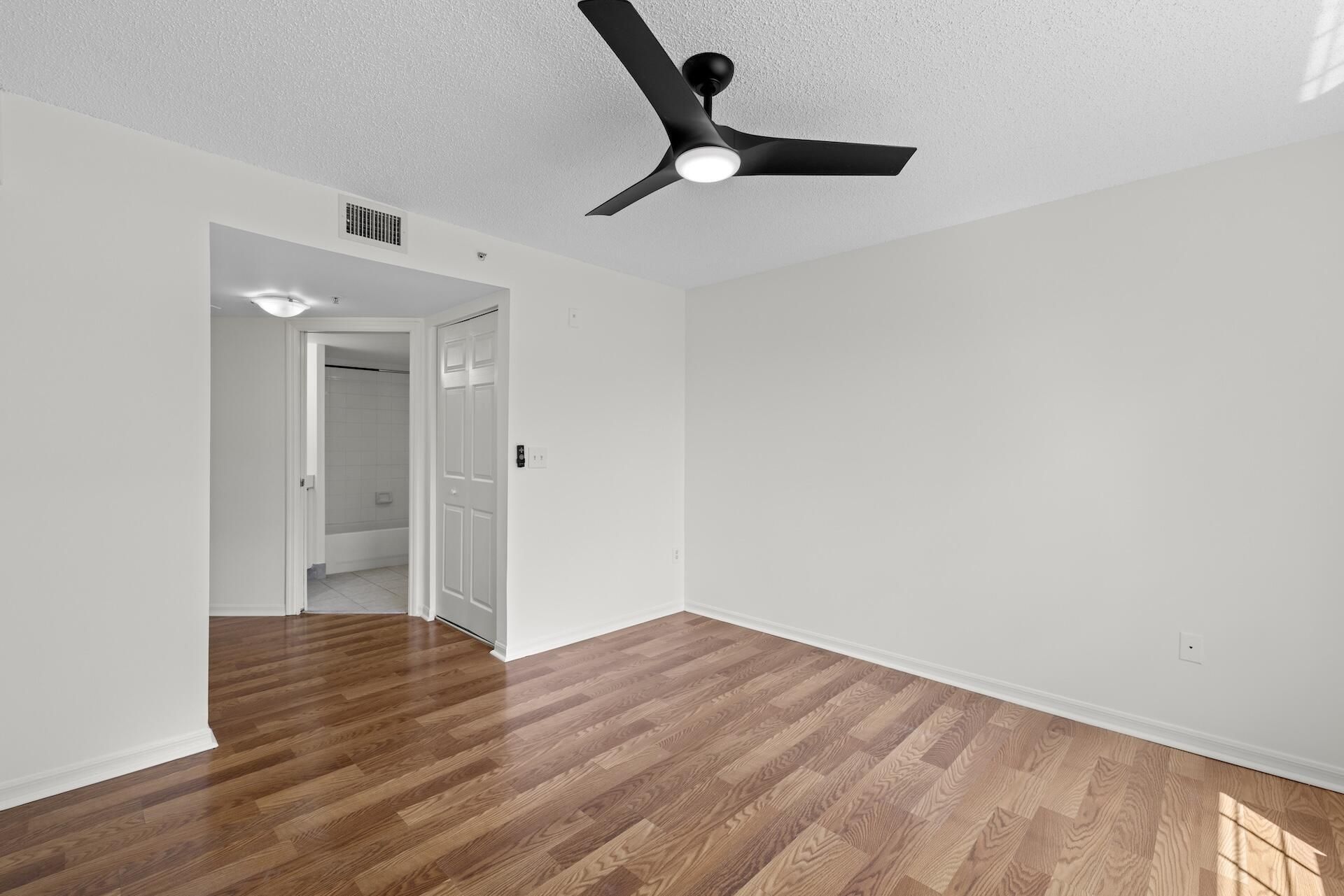 300 Crestwood Court N, Unit 302, Royal Palm Beach, FL 33411 Photo