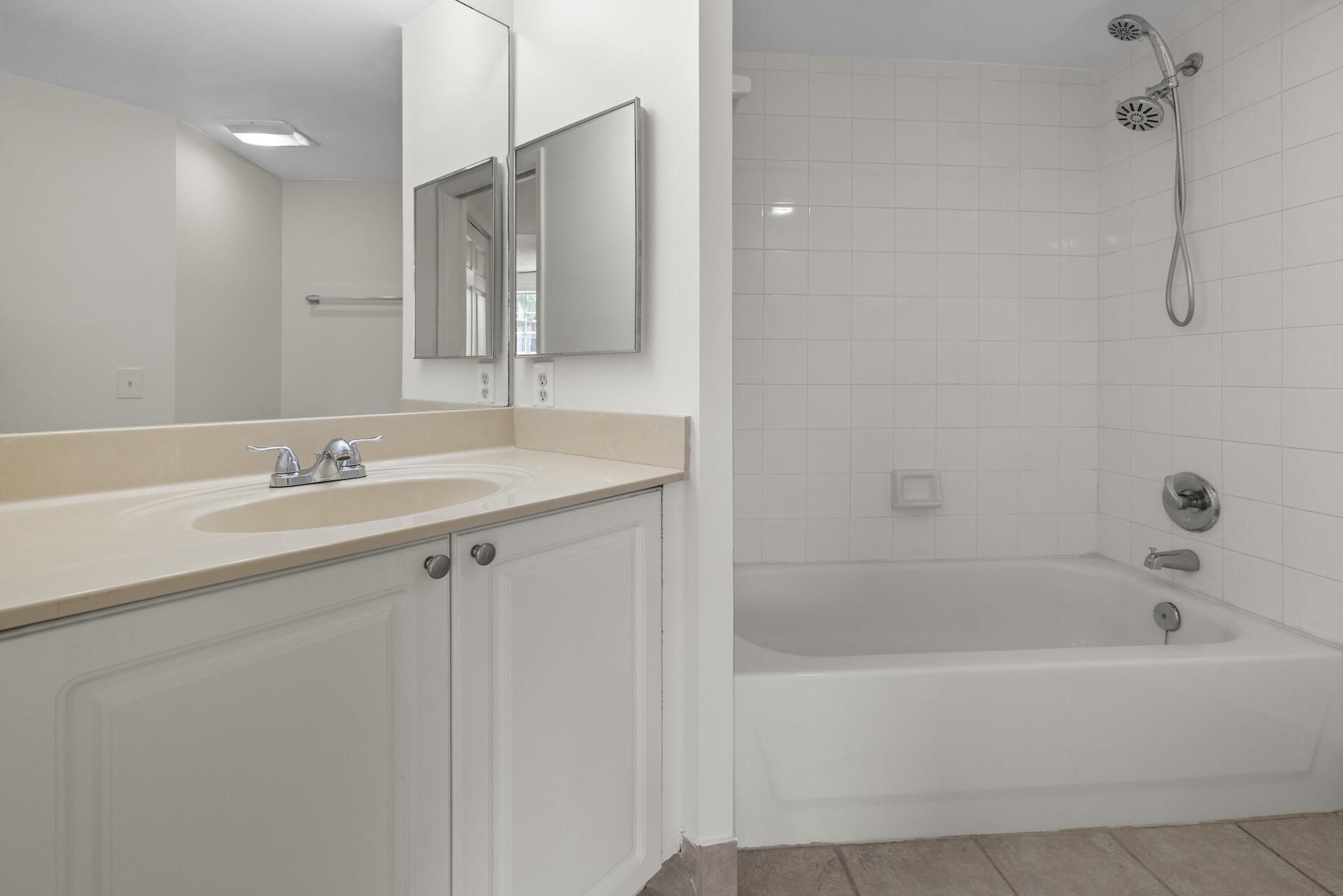 300 Crestwood Court N, Unit 302, Royal Palm Beach, FL 33411 Photo