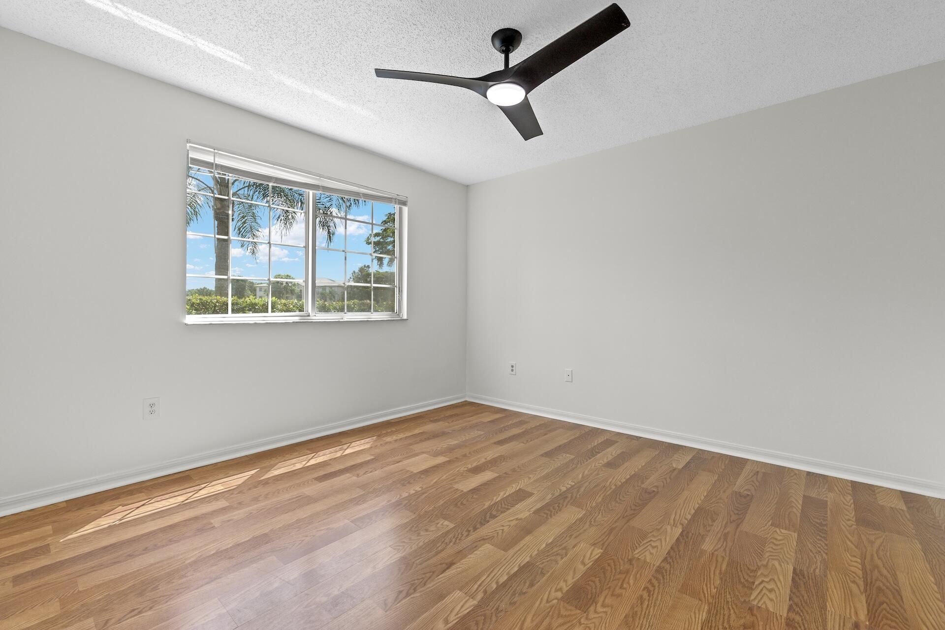300 Crestwood Court N, Unit 302, Royal Palm Beach, FL 33411 Photo