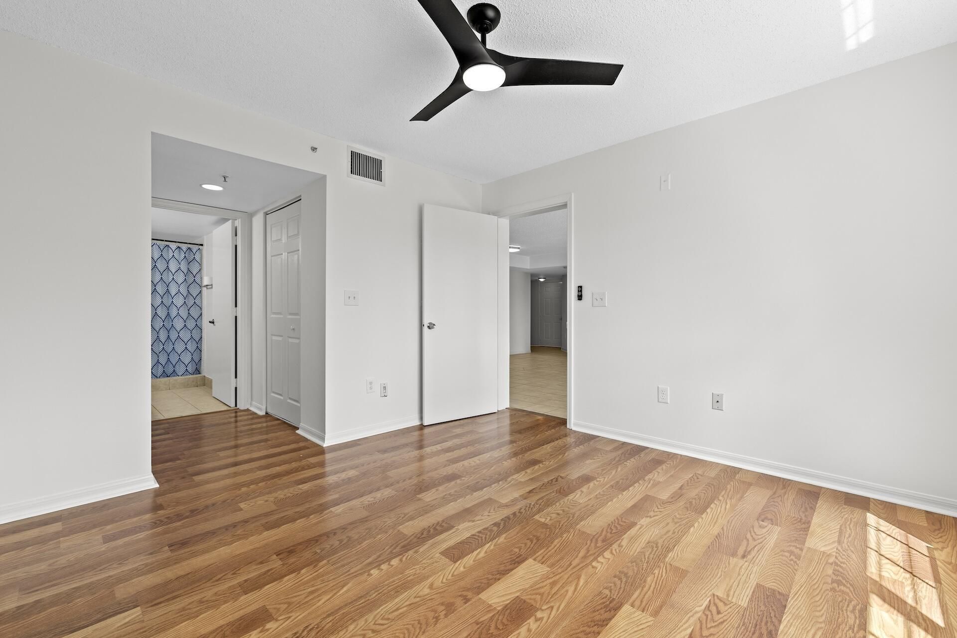 300 Crestwood Court N, Unit 302, Royal Palm Beach, FL 33411 Photo