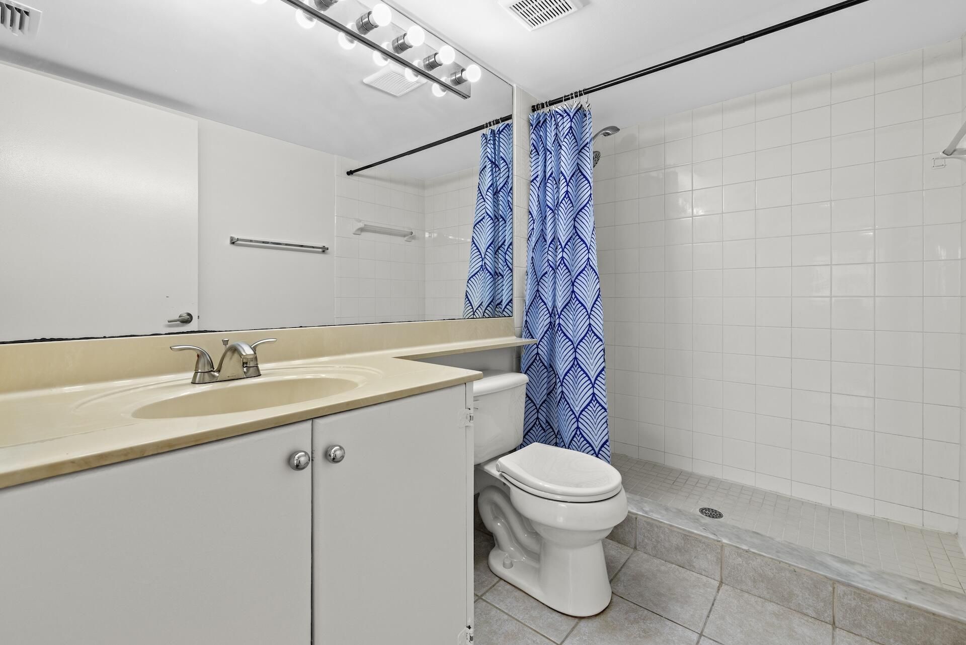 300 Crestwood Court N, Unit 302, Royal Palm Beach, FL 33411 Photo