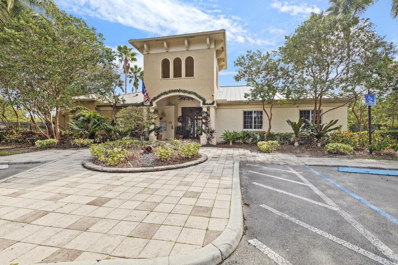 300 Crestwood Court N, Unit 302, Royal Palm Beach, FL 33411 Photo