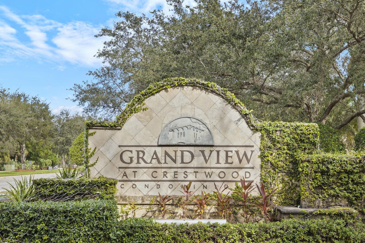 300 Crestwood Court N, Unit 302, Royal Palm Beach, FL 33411 Photo