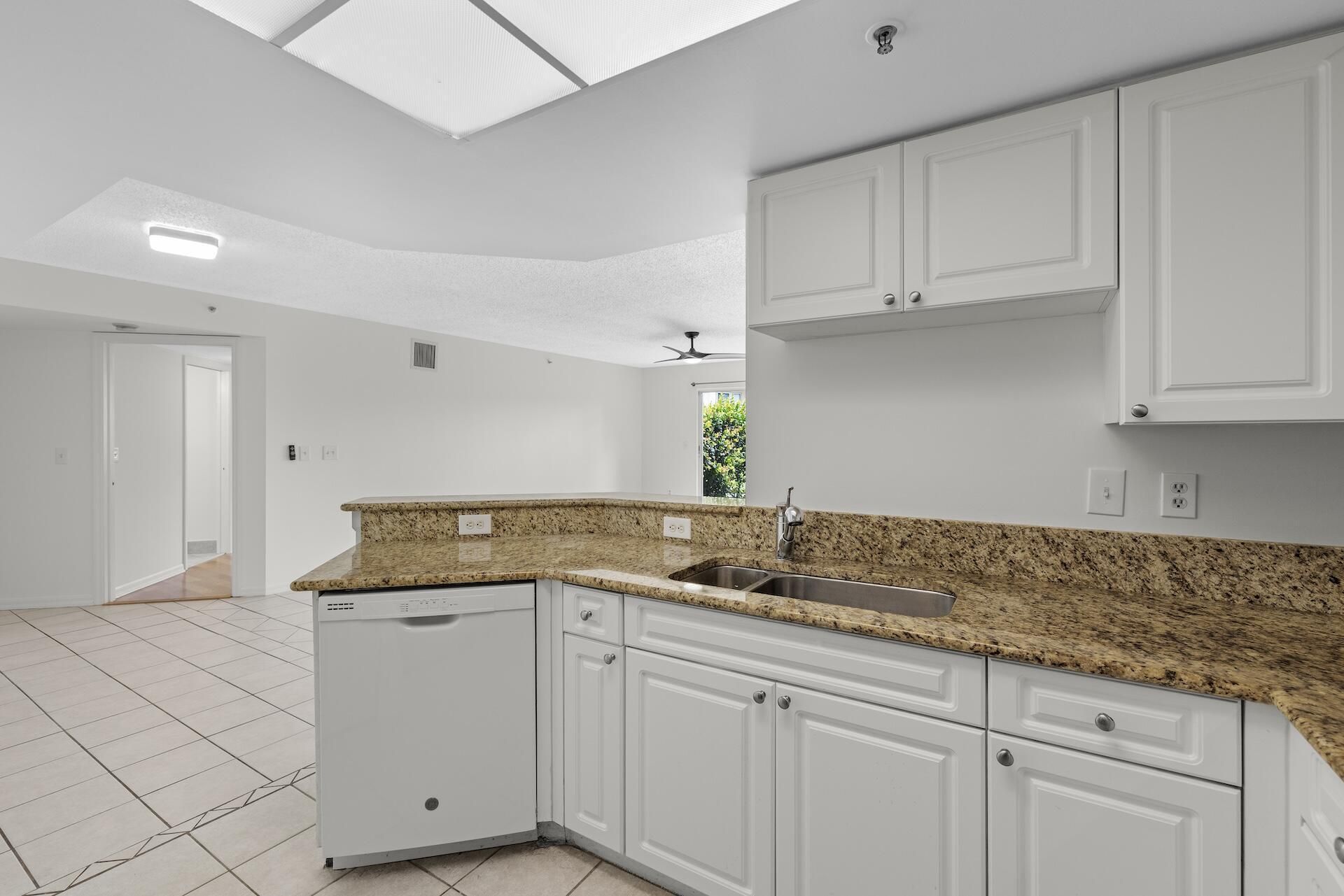 300 Crestwood Court N, Unit 302, Royal Palm Beach, FL 33411 Photo