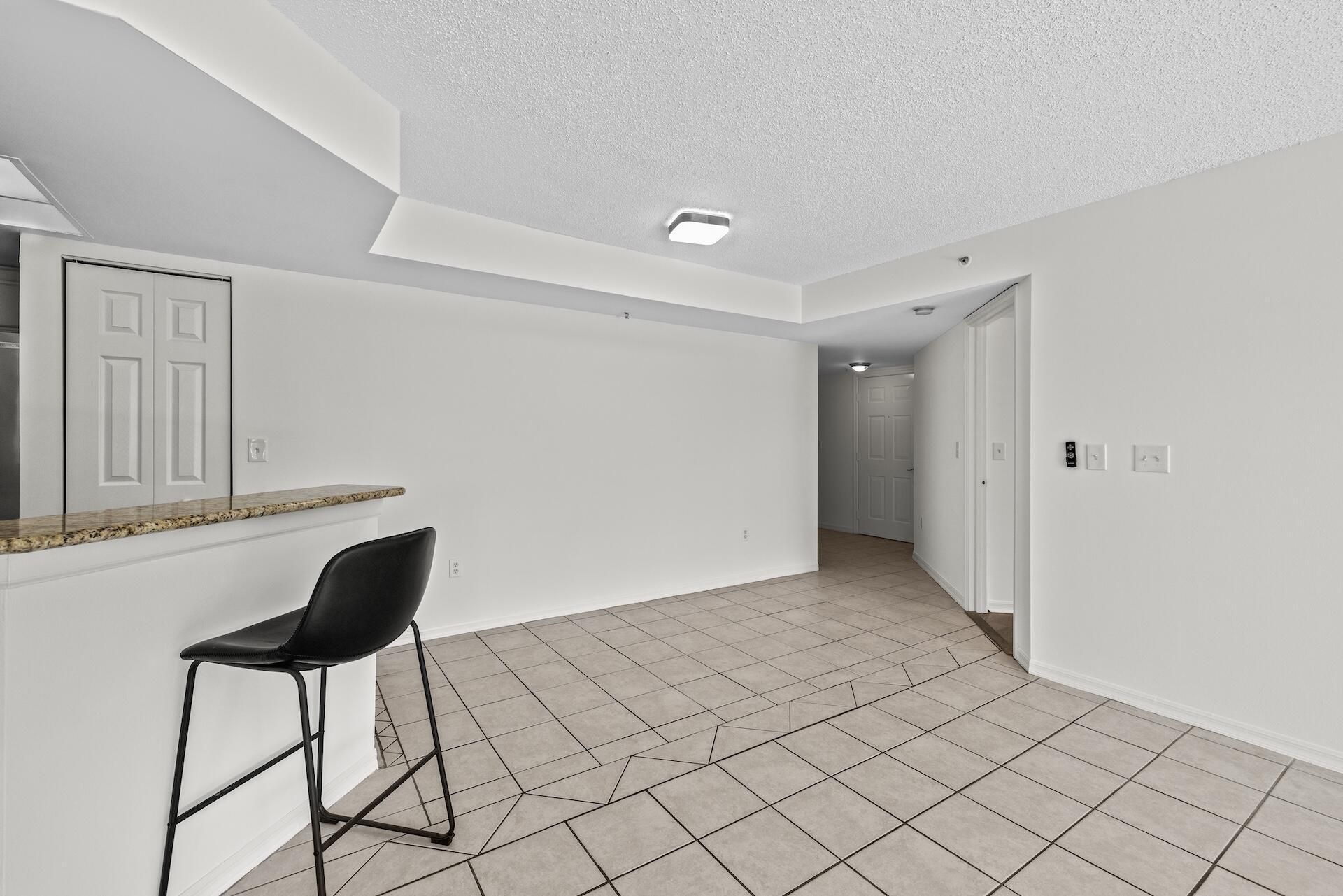 300 Crestwood Court N, Unit 302, Royal Palm Beach, FL 33411 Photo