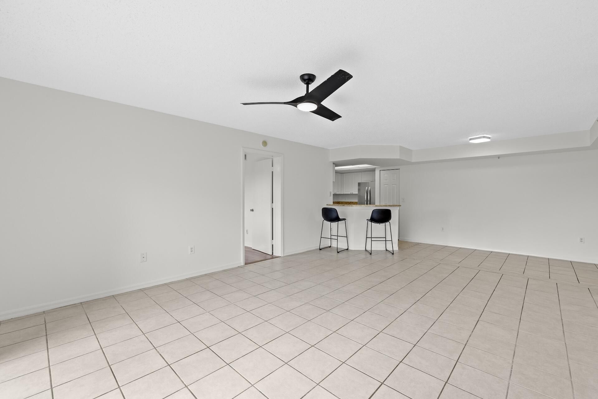 300 Crestwood Court N, Unit 302, Royal Palm Beach, FL 33411 Photo