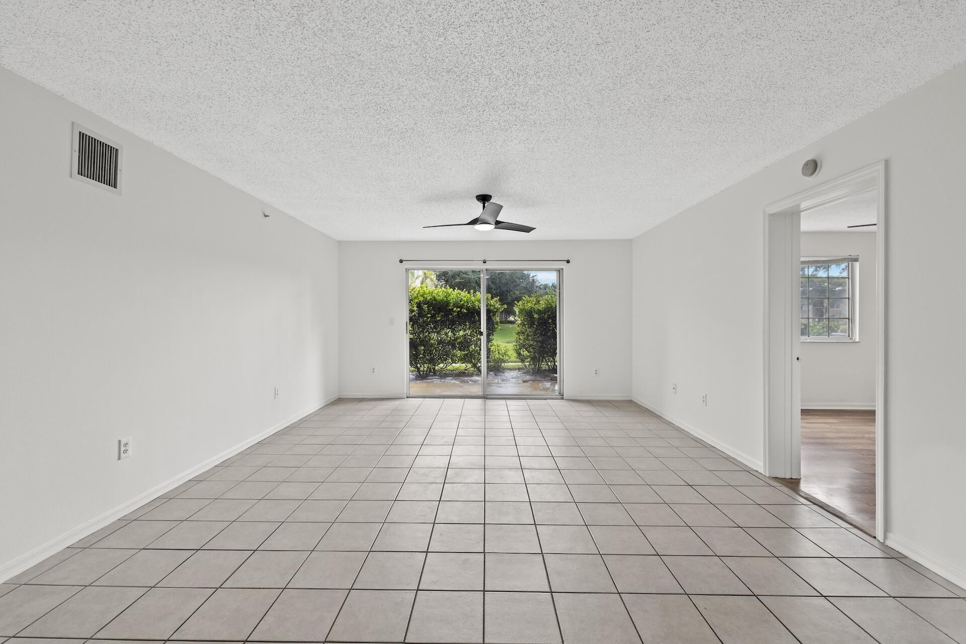 300 Crestwood Court N, Unit 302, Royal Palm Beach, FL 33411 Photo