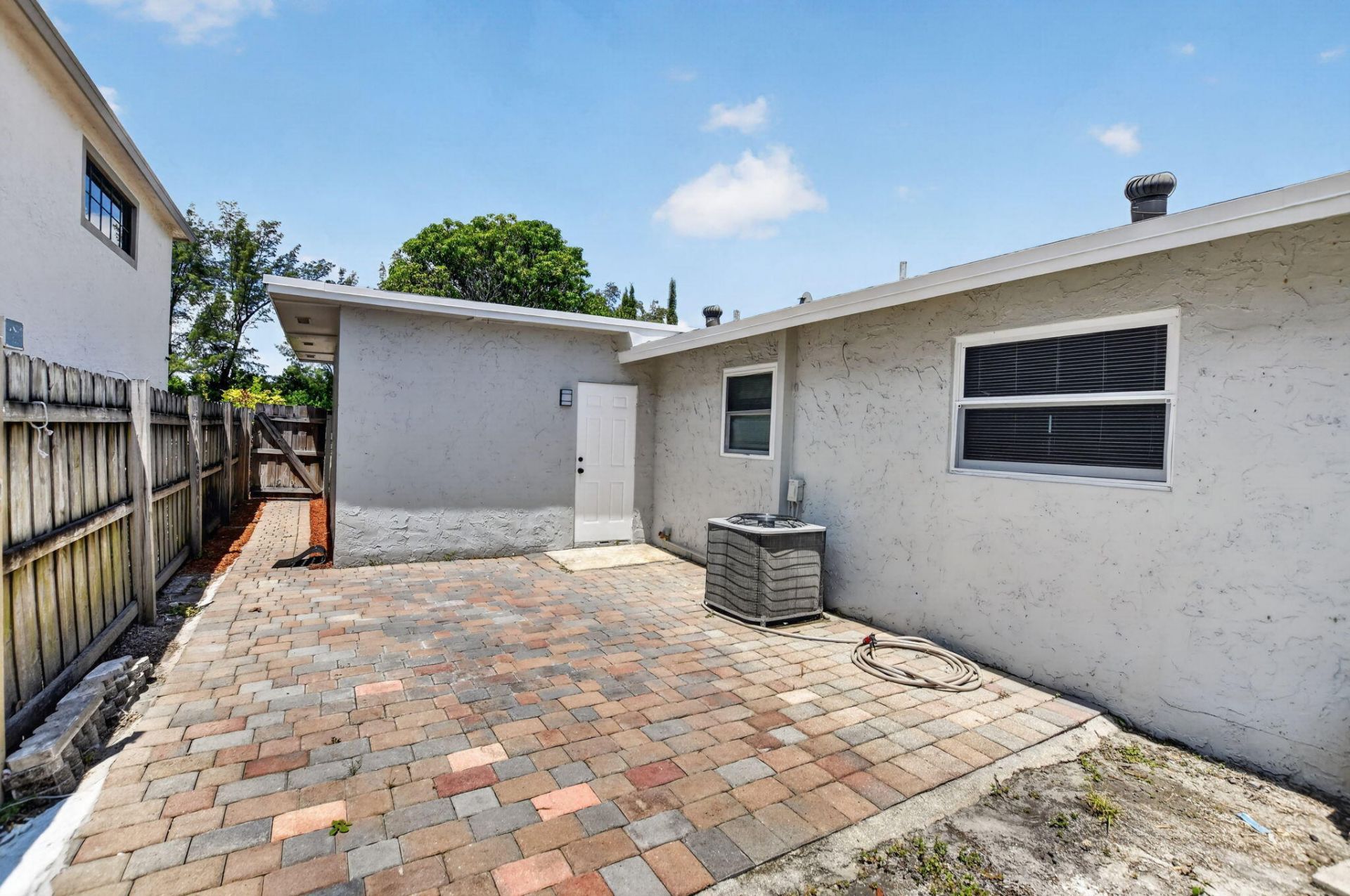 6420 N Dixie Highway, Boca Raton, FL 33487 Photo