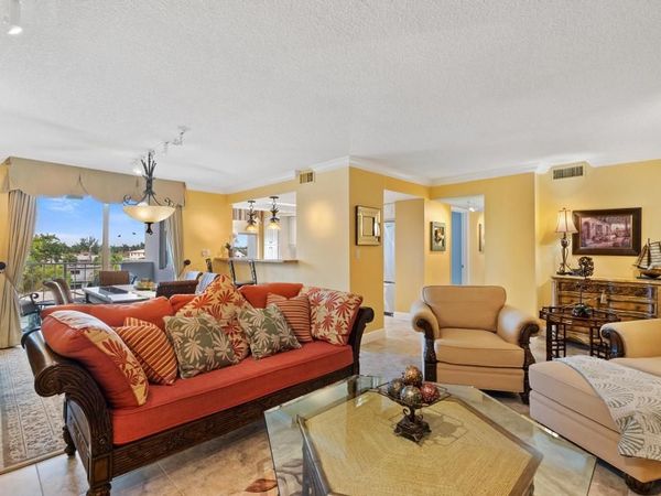 3210 SE 10th Street, Unit 4a, Pompano Beach, FL 33062