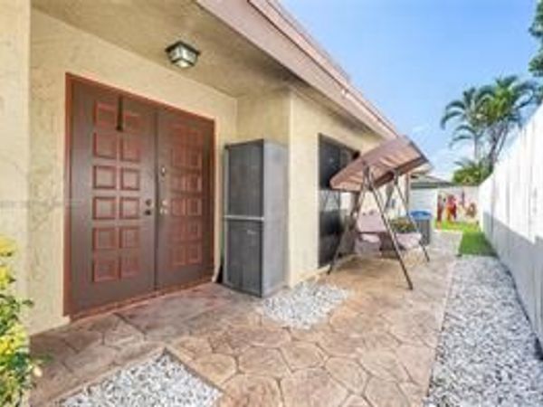 7433 SW 13TH Street SW, North Lauderdale, FL 33068