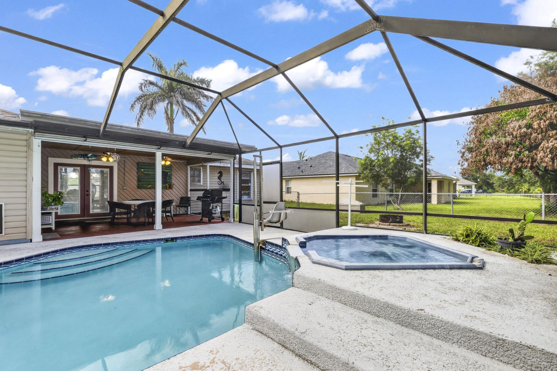 2081 SE South Buttonwood Drive, Port Saint Lucie, FL 34952 Photo