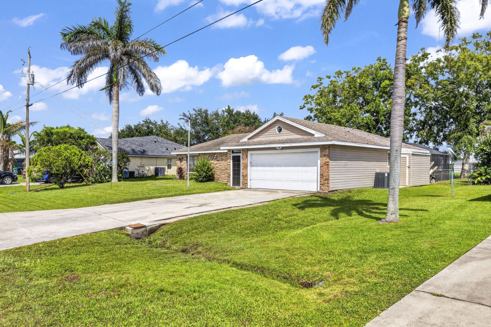 2081 SE South Buttonwood Drive, Port Saint Lucie, FL 34952 Photo