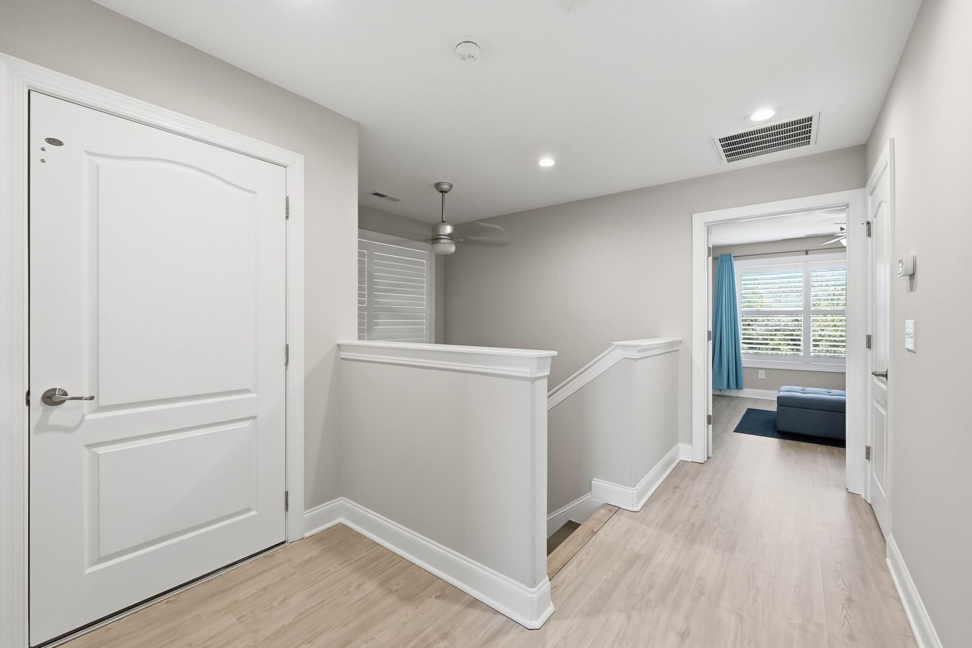 236 Gloucester Way  Photo 12