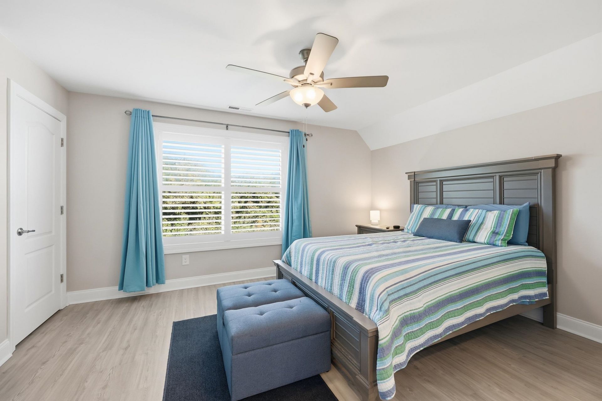 236 Gloucester Way  Photo 13