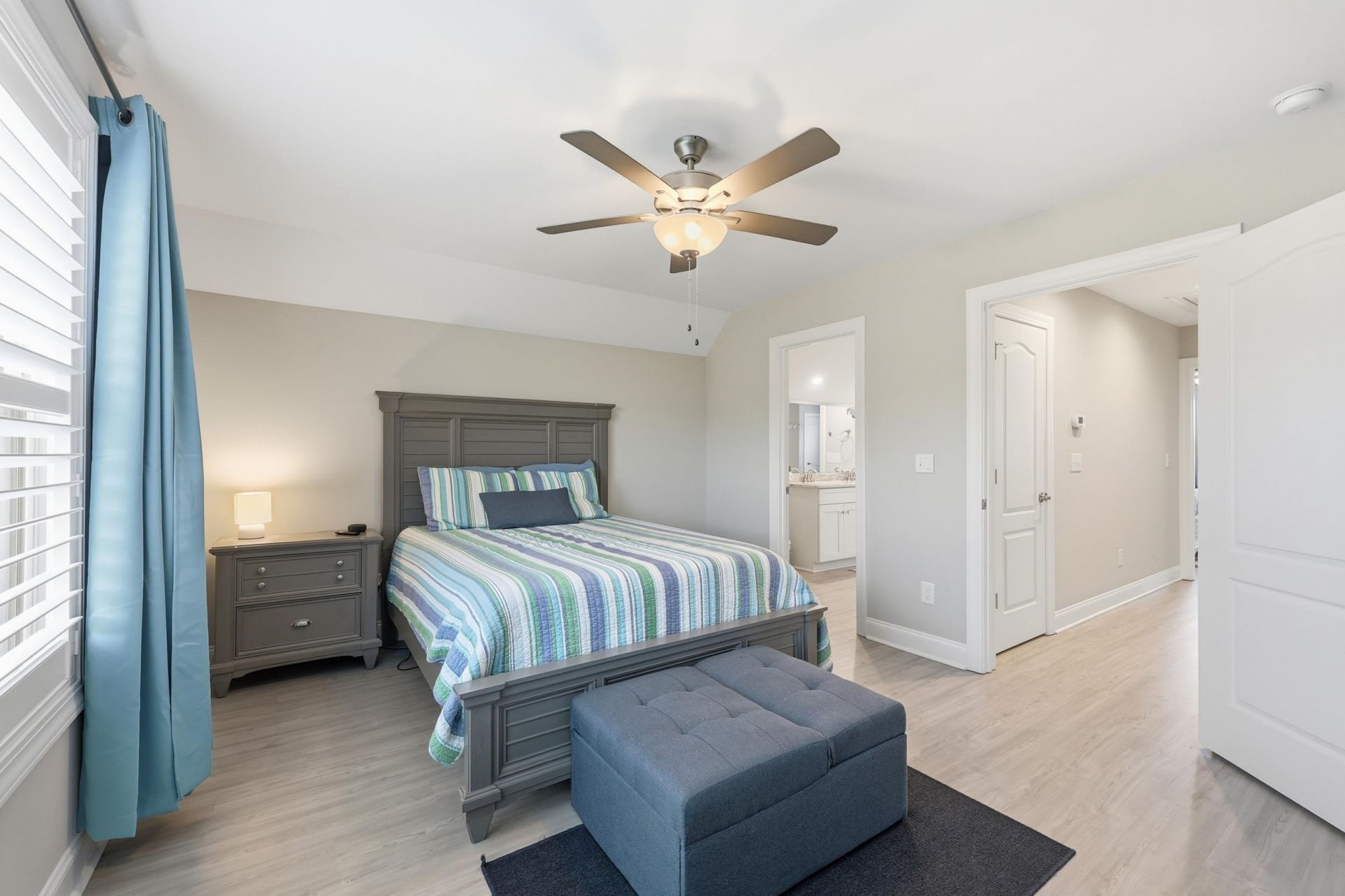 236 Gloucester Way  Photo 15