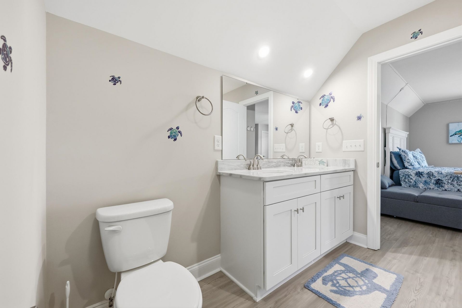 236 Gloucester Way  Photo 16