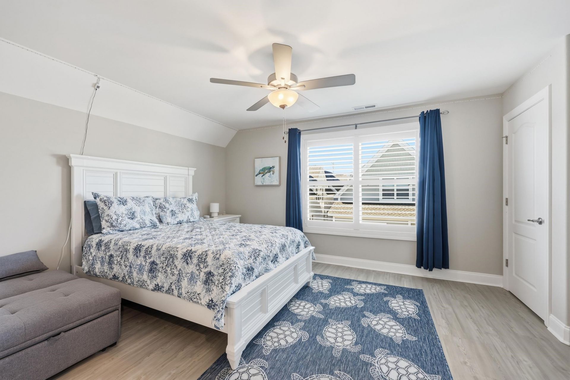 236 Gloucester Way  Photo 18