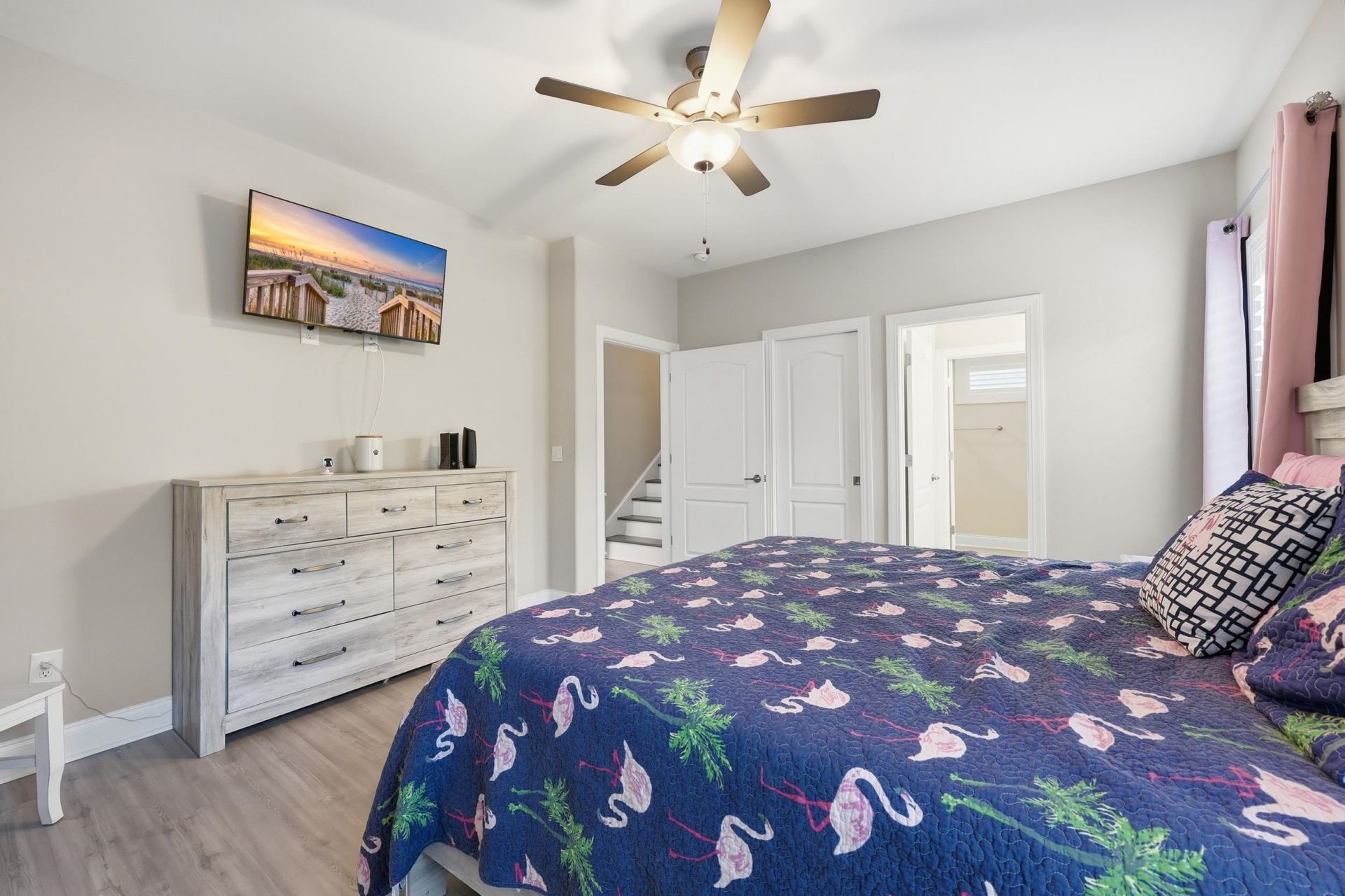 236 Gloucester Way  Photo 9