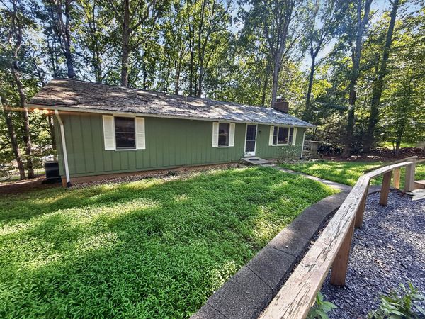 200 Retreat LN , Huddleston, VA 24104