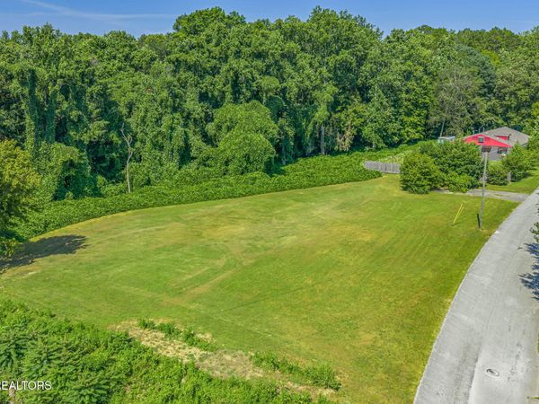 Hannah Drive, Oliver Springs, TN 37840
