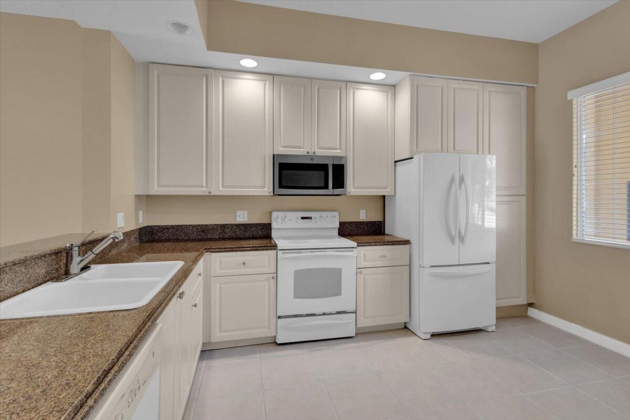 5 Harbour Isle E, Unit 103, Fort Pierce, FL 34949 Photo