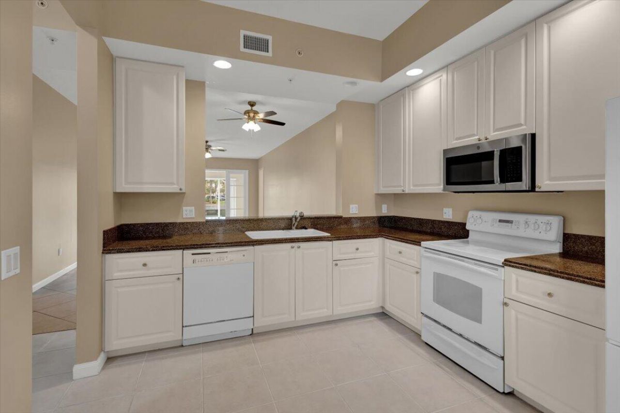 5 Harbour Isle E, Unit 103, Fort Pierce, FL 34949 Photo