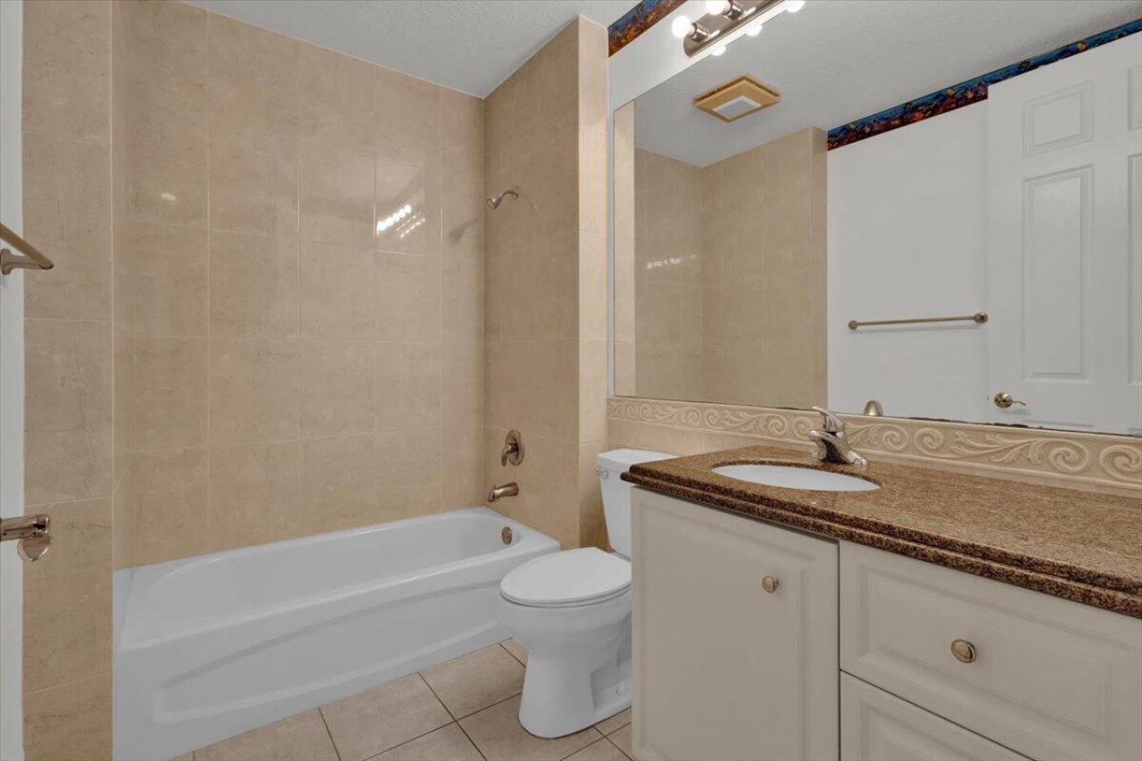 5 Harbour Isle E, Unit 103, Fort Pierce, FL 34949 Photo