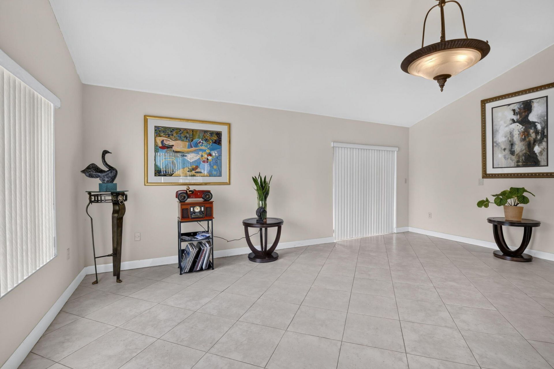 910 NE 205th Street, Miami, FL 33179 Photo