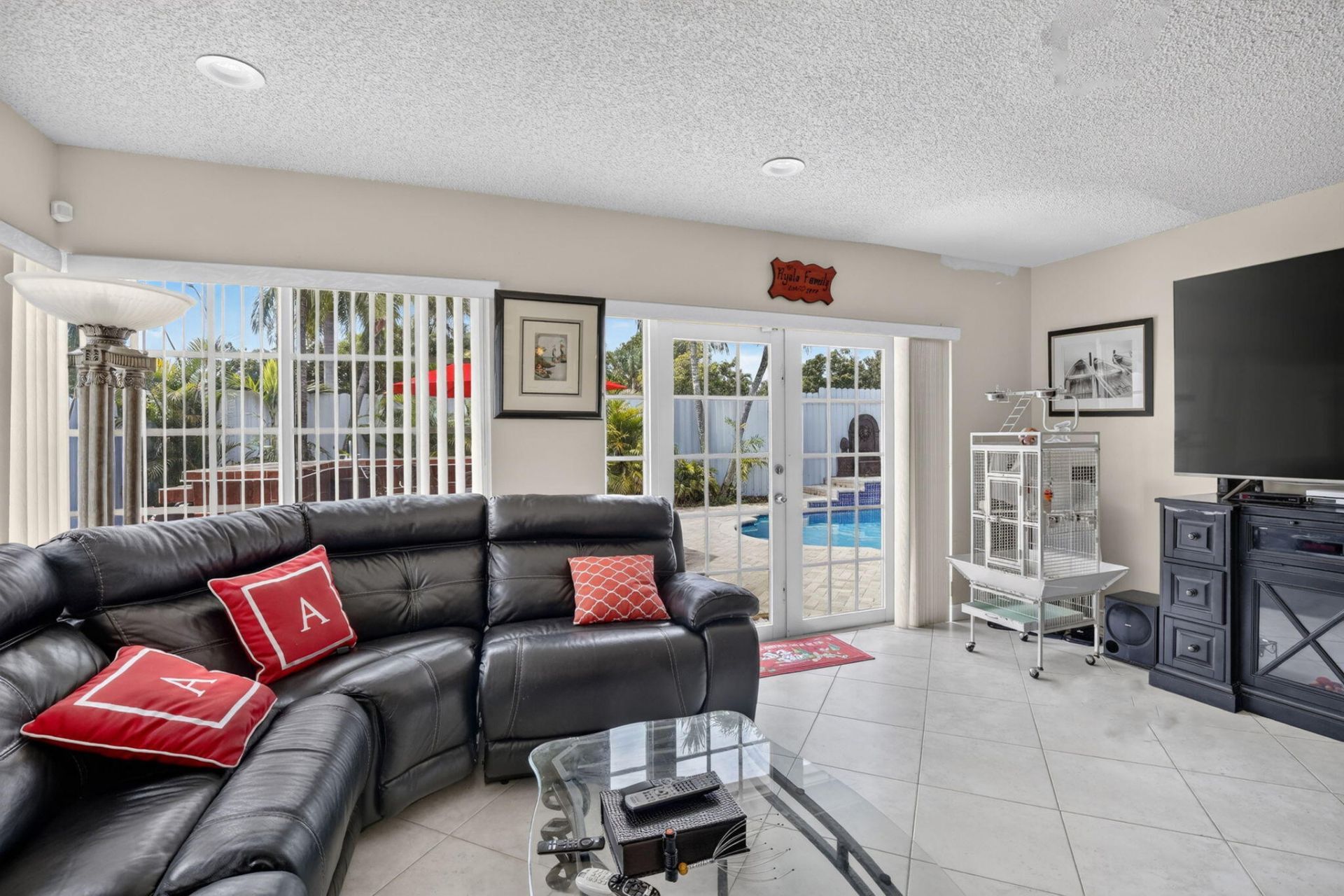 910 NE 205th Street, Miami, FL 33179 Photo