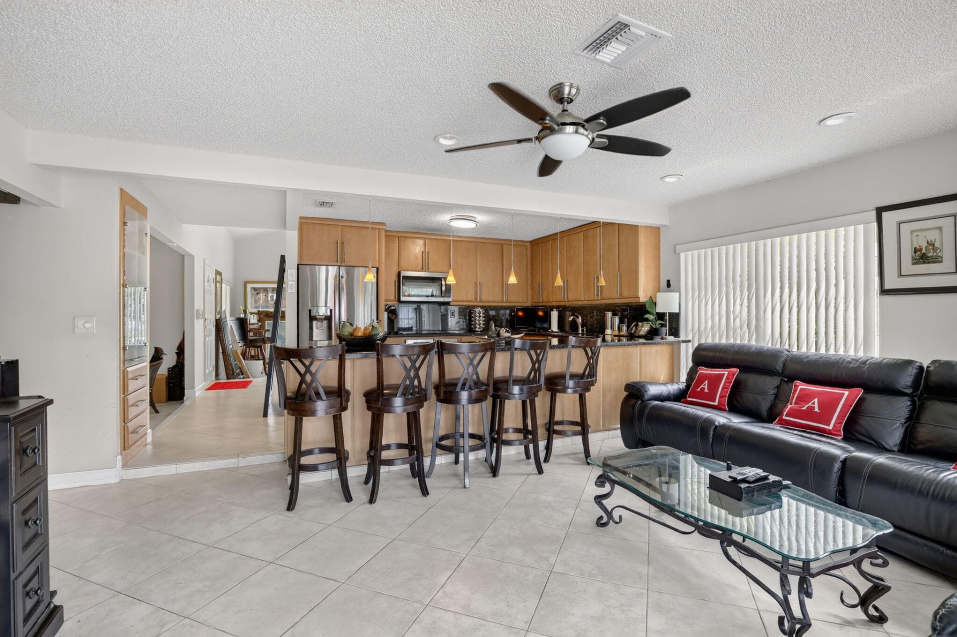 910 NE 205th Street, Miami, FL 33179 Photo
