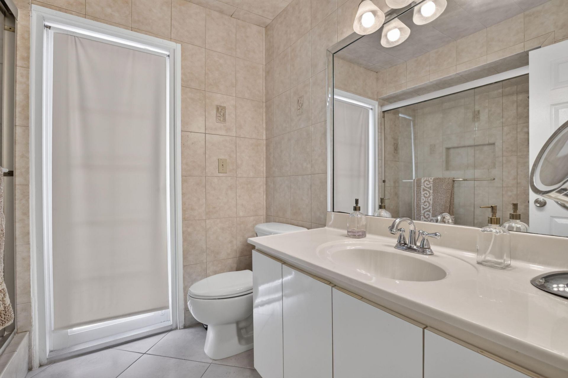 910 NE 205th Street, Miami, FL 33179 Photo