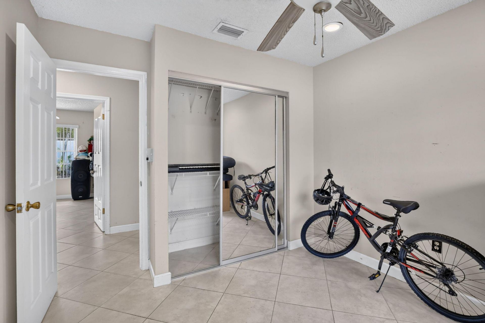 910 NE 205th Street, Miami, FL 33179 Photo