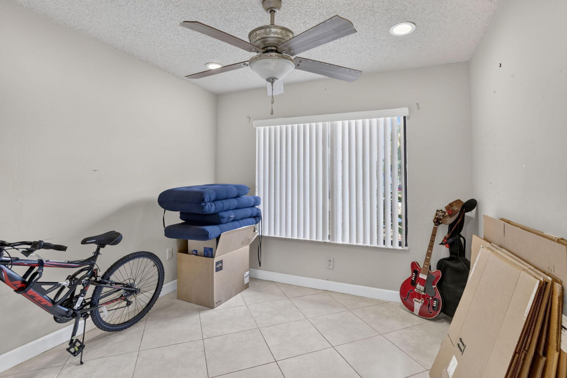 910 NE 205th Street, Miami, FL 33179 Photo
