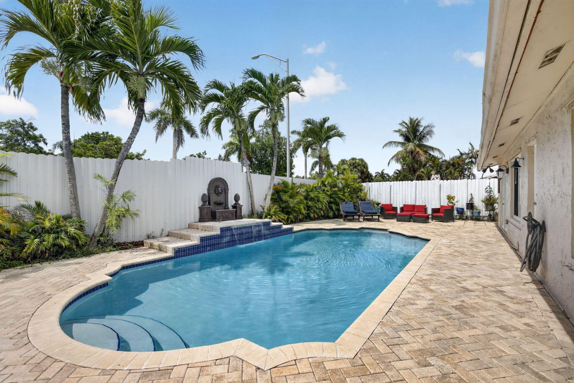910 NE 205th Street, Miami, FL 33179 Photo