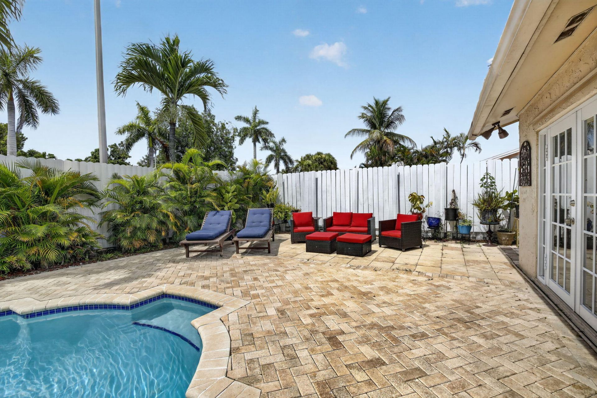 910 NE 205th Street, Miami, FL 33179 Photo