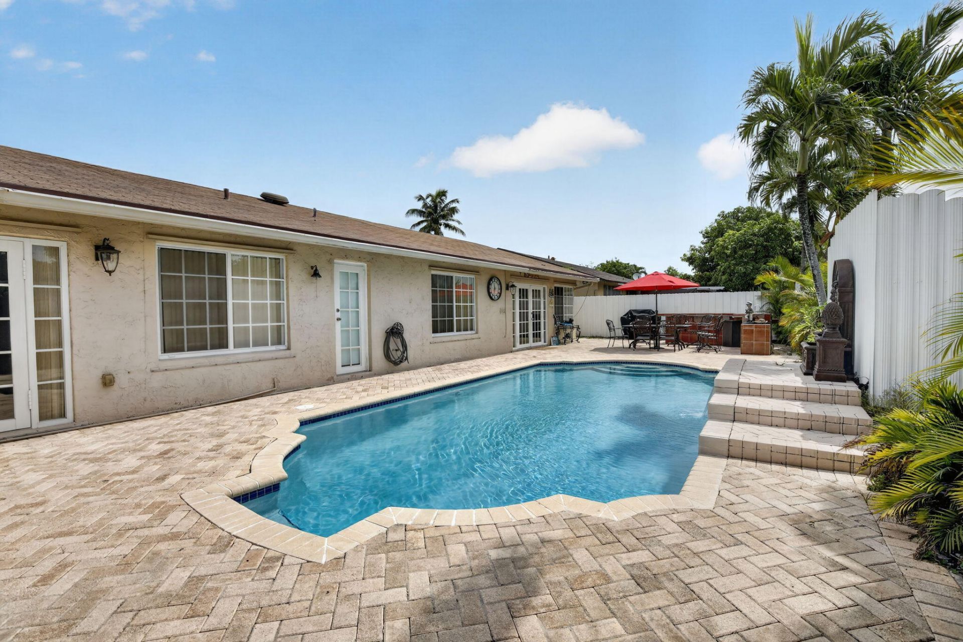 910 NE 205th Street, Miami, FL 33179 Photo