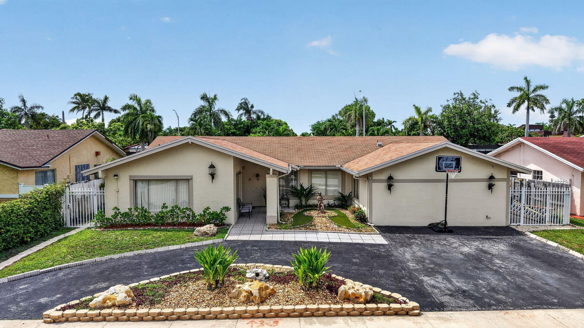 910 NE 205th Street, Miami, FL 33179 Photo