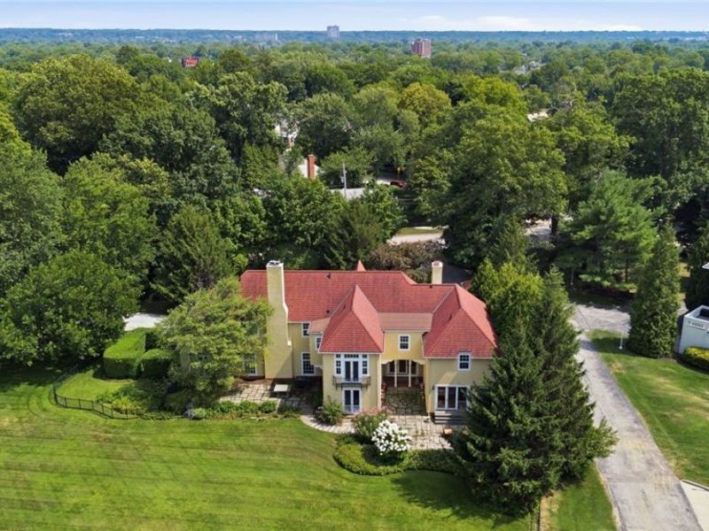 9913 Lake Shore Boulevard, Bratenahl, OH 44108 Photo 3