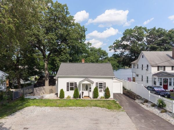 435 Lake Ave, Worcester, MA 01604