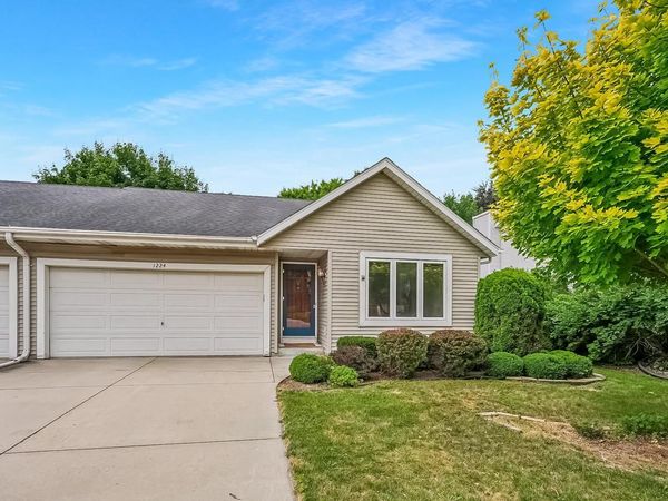 1224 Vogt DRIVE, West Bend, WI 53095