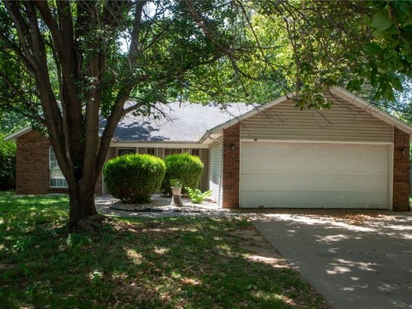 1299 N Fieldstone Avenue , Fayetteville, AR 72704