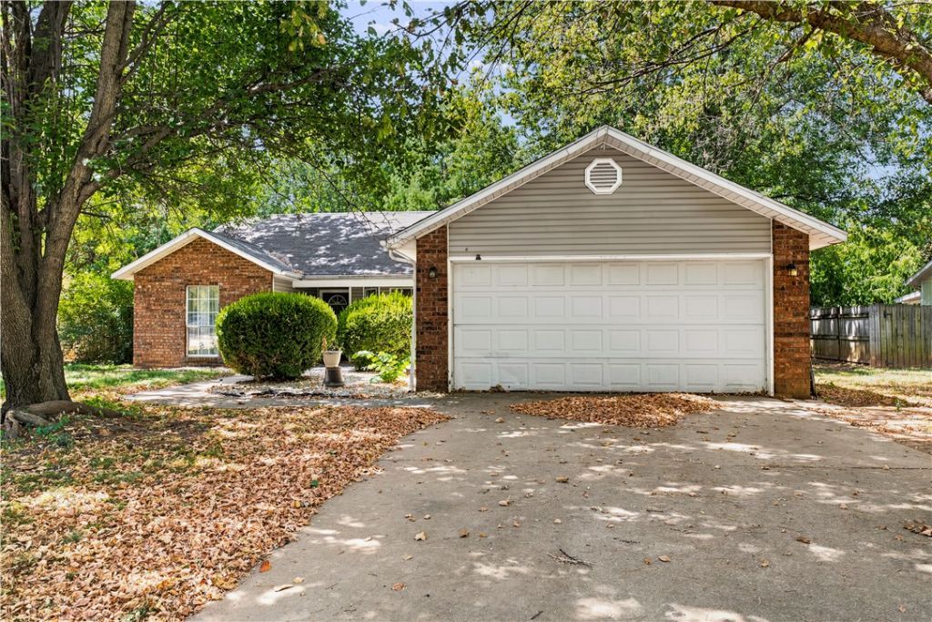 1299 N Fieldstone Avenue, Fayetteville, AR 72704 Main Photo
