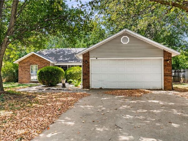 1299 N Fieldstone Avenue, Fayetteville, AR 72704