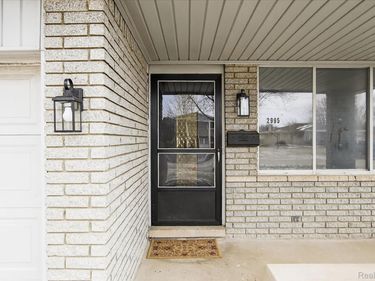 2995 Groves Drive, Sterling Heights, Mi 48310