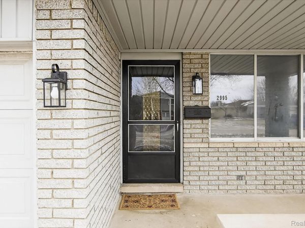 2995 Groves Drive , Sterling Heights, Mi 48310
