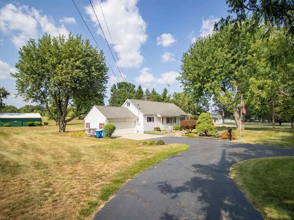 2760 Sharp , Adrian, MI 49221